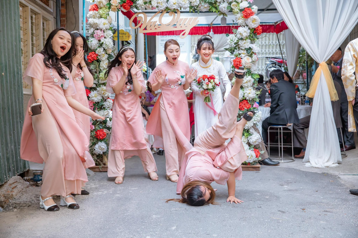 Co gai be trap nhay hiphop trong dam cuoi-Hinh-2