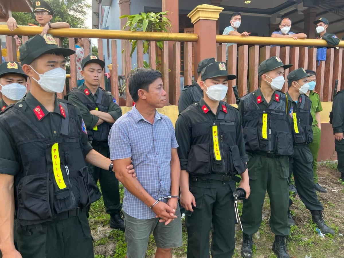 Bắt giữ 2 kẻ buôn gần 1 tấn thuốc nổ, thu giữ nhiều súng đạn ảnh 1