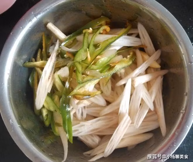 Thực phẩm siêu bổ máu, loại rau này không phải ai cũng mua được - Hình 4 Thuc pham sieu bo mau, loai rau nay khong phai ai cung mua duoc-Hinh-4