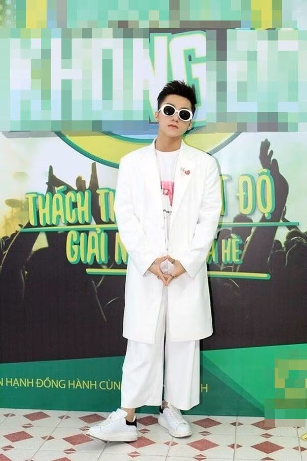 Sơn Tùng uốn éo trên bãi biển, netizen đồng loạt: 'Bé và lép' - Hình 10 Son Tung uon eo tren bai bien, netizen dong loat: 'Be va lep'-Hinh-10