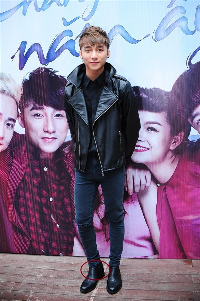 Sơn Tùng uốn éo trên bãi biển, netizen đồng loạt: 'Bé và lép' - Hình 6 Son Tung uon eo tren bai bien, netizen dong loat: 'Be va lep'-Hinh-6