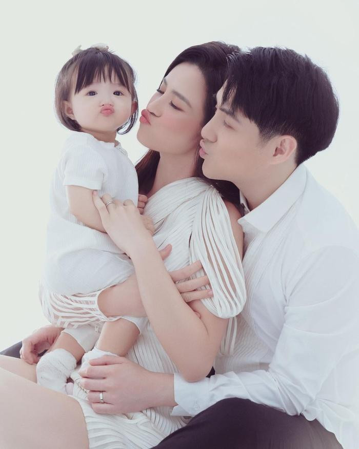 Ai nu Dong Nhi mai ngam trai dep quen luon ca ba lan me-Hinh-2