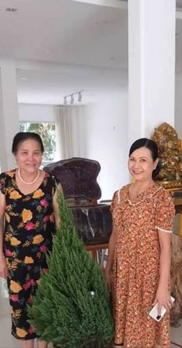 Me Thuy Tien khoe loat anh hoi ngo cung me Cong Vinh