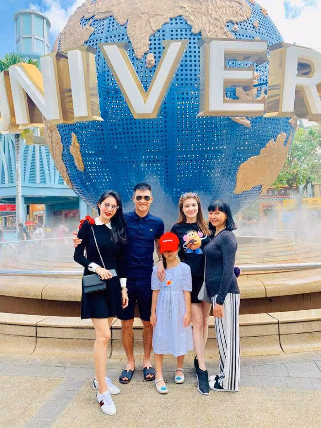 Me Thuy Tien khoe loat anh hoi ngo cung me Cong Vinh-Hinh-3