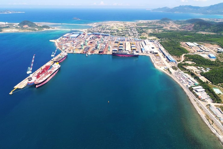 Thực tế việc phát triển Vân Phong đã thu hút sự chú ý của nhiều người và nơi đây cũng là tâm điểm của thị trường bất động sản tại Khánh Hoà trong những năm qua.