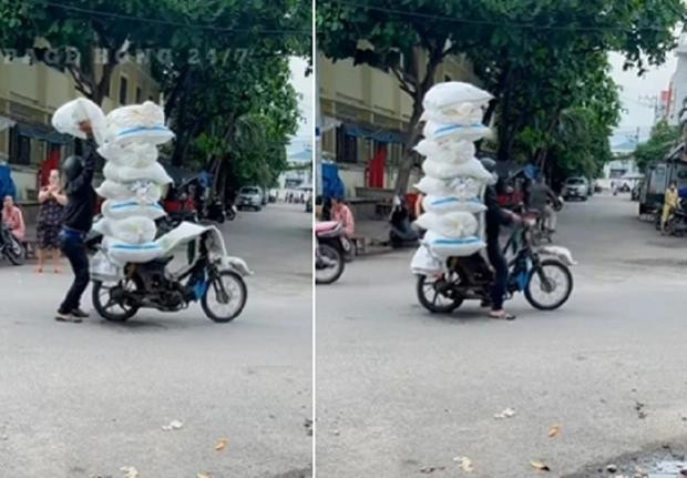 "Ông chú" thồ hàng chục bao tải, bất ngờ với thứ bên trong ảnh 1