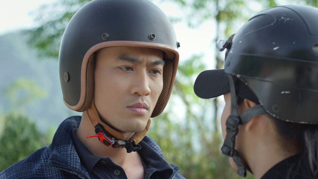 Không khó hiểu khi Doãn Quốc Đam được nhiều đạo diễn tin tưởng. Song, trong những tác phẩm gần đây như Sinh tử, Hồ sơ cá sấu, Hướng dương ngược nắng, nhân vật của Quốc Đam dừng ở mức tròn trịa, chưa đủ bứt phá để vượt qua cái bóng của những vai cũ. Nguyên nhân một phần đến từ đất diễn ít. Khán giả kỳ vọng anh sẽ có bước tiến mới sau khi vai Phúc khép lại.