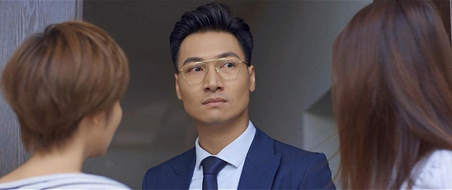 Mạnh Trường cũng là một trong những soái ca màn ảnh quen thuộc đối với khán giả. Khoảng 4 năm trở lại đây, anh tham gia Cả một đời ân oán, Chạy trốn thanh xuân, Ngược chiều nước mắt, Sinh tử. Trong hai tác phẩm gần nhất - Tình yêu và tham vọng, Hồ sơ cá sấu - anh nỗ lực làm mới hình ảnh, thử nghiệm các dạng vai khác nhau. Nhân vật Kiều Phong là một sự ghi nhận Mạnh trường có thể đóng phản diện. Anh diễn tốt qua ánh mắt, làm toát lên hình ảnh một tổng giám đốc tham vọng, xảo quyệt.