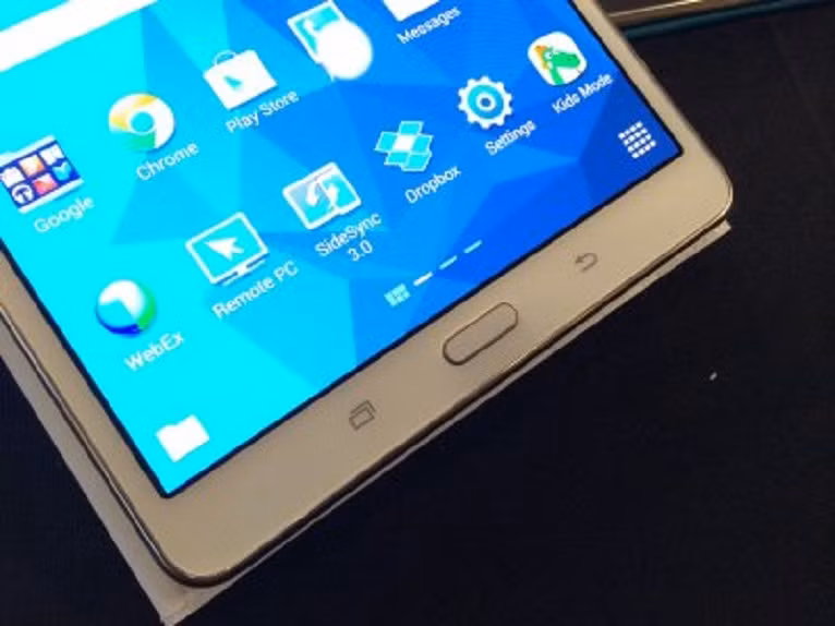  1. Sử dụng dấu vân tay thực hiện thanh toán hoặc khởi động ứng dụng Galaxy Tab S đi kèm với bộ cảm biến dấu vân tay trong nút home. Kể từ khi Samsung hợp tác với PayPal, bạn có thể sử dụng dấu vân tay để xác minh thông tin mua sắm trực tuyến mà không phải gõ mật khẩu