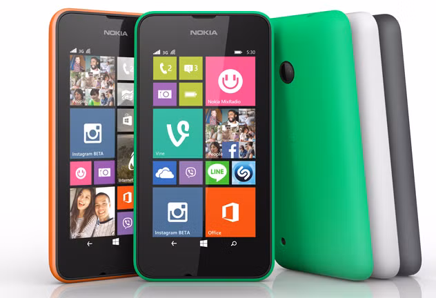  7. Nokia Lumia 530 Lumia 530 là một thay thế mới thành công so với dòng Lumia 520 khi chạy hệ điều hành Windows Phone 8.1, màn hình 4-inch, chip quad-core tốc độ 1,2 GHz, bộ nhớ RAM 512MB RAM, và mức giá hấp dẫn (khoảng 2,5 triệu).