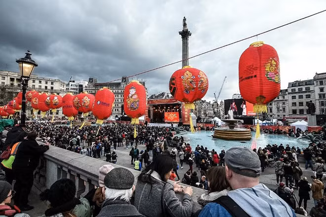 Gioi trieu phu Trung Quoc thao chay ra nuoc ngoai vi chien tranh thuong mai