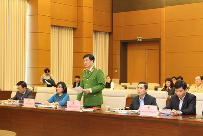 Bo Cong an de xuat ban dau gia xe qua han nop phat ma chu khong den nhan