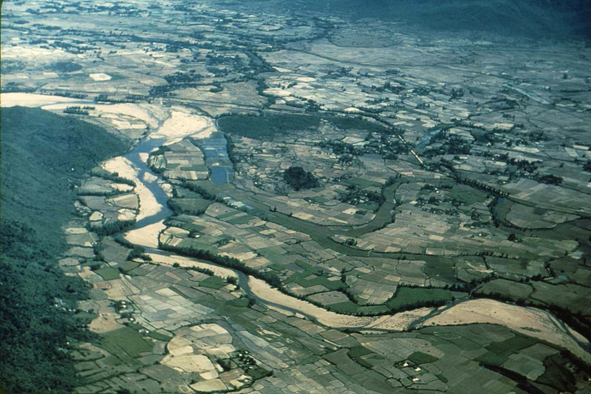Khung cảnh đồng quê miền Nam Việt Nam năm 1956 nhìn từ máy bay.
