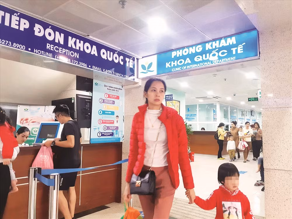 BV Nhi TW cho tre uong thuoc qua han: Su co y khoa o khu dich vu “tam quoc te”
