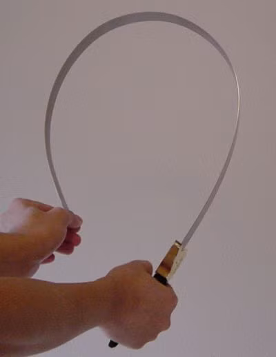 Do vậy, một chiến binh cần nhiều năm luyện tập mới có thể sử dụng urumi thuần thục như ý muốn, và chiều dài của urumi tỉ lệ thuận với kỹ năng của người dùng.