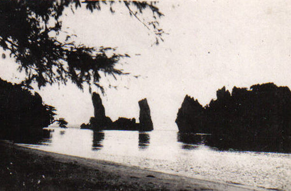 Đáng tiếc rằng vào khoảng 3h45 ngày 9/8/2006, phần Phụ của Hòn Phụ Tử Kiên Giang đã đột ngột ngã xuống biển.