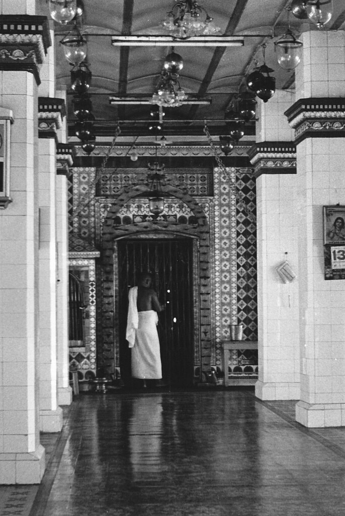 Vị thầy tu trong đền, 1971.