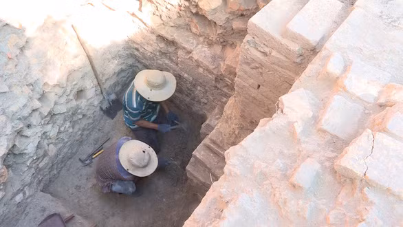 Vào tháng 7/2019, Viện Khảo cổ học Việt Nam đã công bố thông tin về kết quả khai quật di tích khảo cổ học Đồng Miễu, thị trấn Phú Hòa, huyện Phú Hòa, tỉnh Phú Yên. Theo đó dấu vết của một tháp Chăm có niên đại sớm, khoảng thế kỷ thứ 4 hoặc 5 đã được tìm thấy ở khu vực này. Ảnh: Tuổi Trẻ.