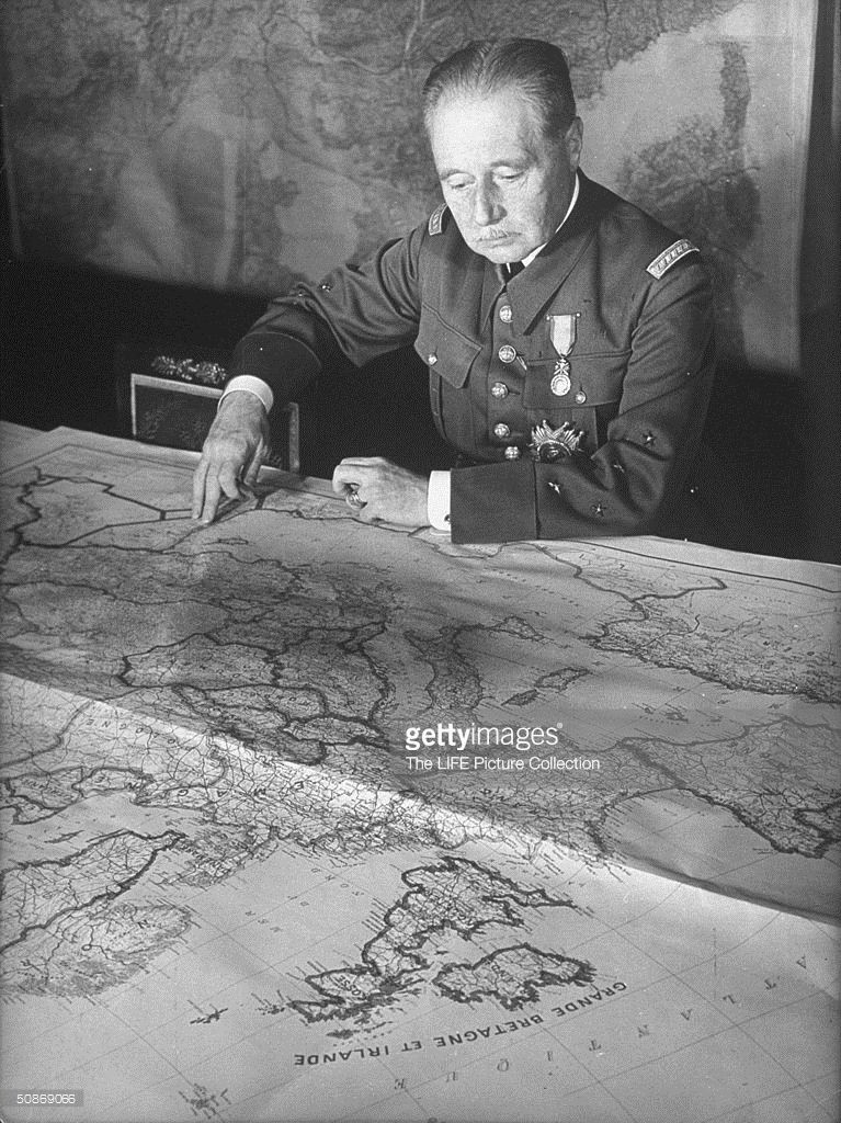 Năng lực lên kế hoạch yếu kém của tướng Gamelin cùng lối lãnh đạo cố chấp của ông đã tạo điều kiện cho quân Đức nắm thế chủ động trong suốt giai đoạn mở màn Thế chiến II.