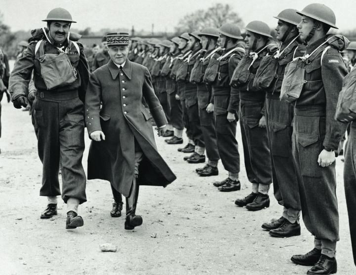 Trước Thế chiến II, Gamelin là một nhân vật được các đồng minh và đối thủ ngưỡng mộ. Là Tổng tham mưu trưởng quân đội Pháp, Gamelin có công hiện đại hóa và cơ giới hóa lục quân nước này. Ông cũng từng tham gia Thế chiến I.