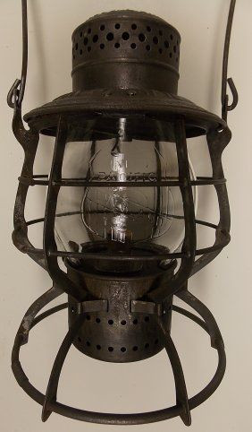 Nhiều nhà nghiên cứu cho rằng chiếc đèn này có công dụng chính là để soi đường trong đêm.