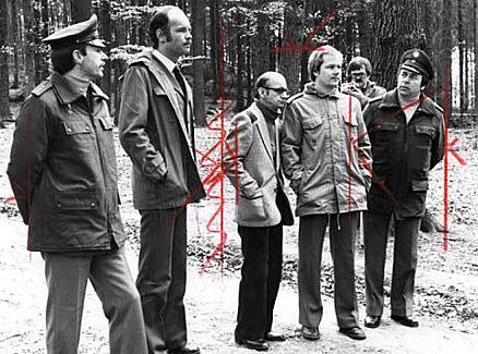 Tội ác của Kroll được phơi bày từ ngày 3/7/1976, khi hắn bị bắt giữ vì tội bắt cóc và giết hại một bé gái 4 tuổi tên là Marion Katter.