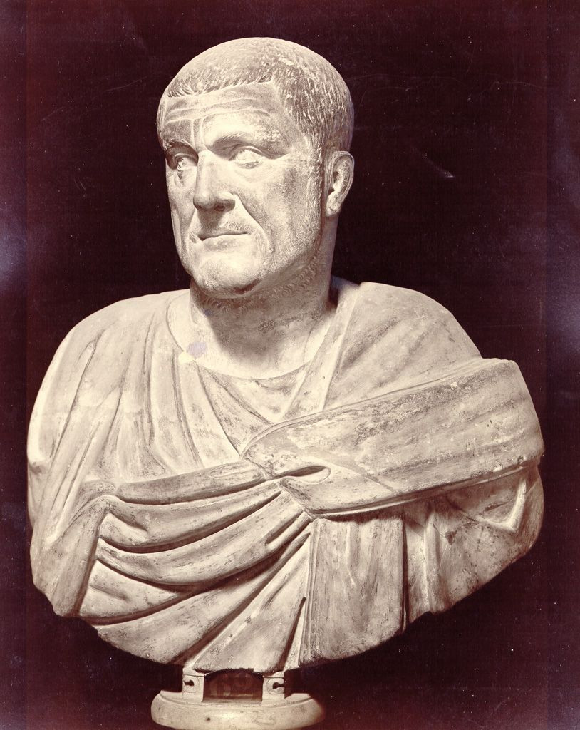 Với sự hậu thuẫn của quân đội, ông đã cho quân sĩ vây bắt và giết chết hoàng đế Alexander. Sao đó, ông được các binh lính dưới quyền tôn lên làm hoàng đế.