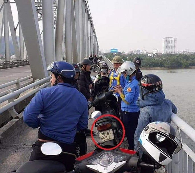 Vua ly hon, nguoi dan ong Ha Tinh nhay cau tu tu