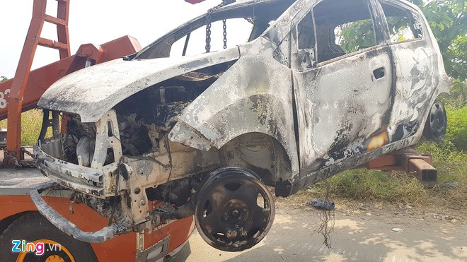 Theo điều tra ban đầu, chiếc xe này liên quan đến một một vụ án mạng ở phường Tân Phong, quận 7. Nạn nhân là một phụ nữ quốc tịch Hàn Quốc. Cảnh sát đang khẩn trương làm rõ sự liên quan của 2 vụ việc. Chiếc xe sau đó được cẩu khỏi hiện trường.