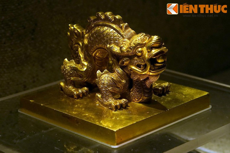 Ấn "Hoàng Thái tử bảo", niên hiệu Gia Long thứ 15 (1816). Hoàng đế Gia Long cho đúc cùng kim sách lập Hoàng Thái tử Nguyễn Phúc Đảm.