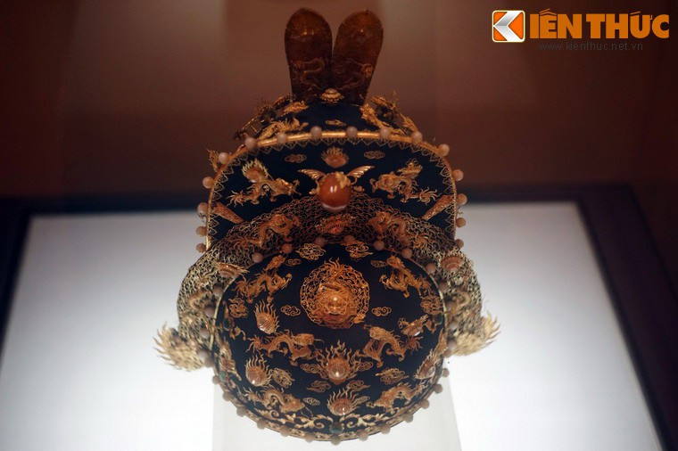 Chiếc mũ này cùng nhiều hiện vật quý của triều đình nhà Nguyễn đã được vua Bảo Đại trao lại cho đại diện của Chính phủ lâm thời Việt Nam vào năm 1945. Phải đến những năm gần đây, mũ thượng triều mới được phục chế và trưng bày tại bảo tàng để phục vụ nhu cầu tham quan, nghiên cứu của các tầng lớp nhân dân.