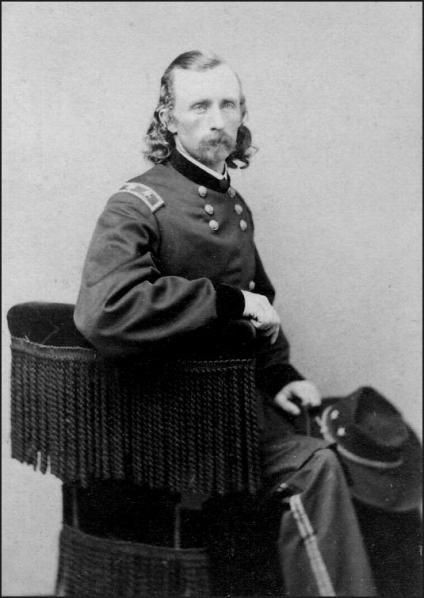 Bất chấp sai lầm thảm họa của tướng Custer trong việc cầm quân, báo chí Mỹ thời đó vẫn ca ngợi ông như một anh hùng vì đã chống trả kẻ thù đến giọt máu cuối cùng.