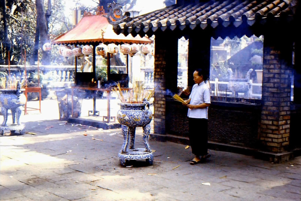 Phía trước khu đến thờ của Lăng Lê Văn Duyệt (lăng Ông Bà Chiểu).