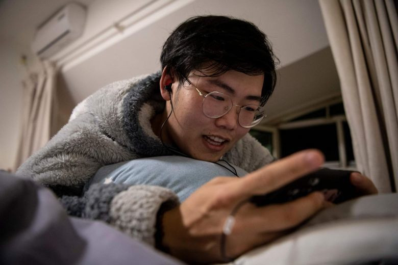 Tam su voi cac co gai moi dem, hotboy kiem bon tien