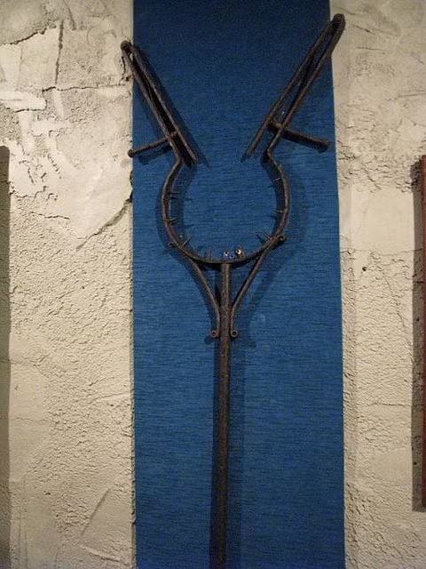 Việc sử dụng man-catcher không cần nhiều kỹ năng, nhưng đòi hỏi người sử dụng phải có một nền tảng thể lực nhất định vì những cú đâm – kéo cần nhiều sức mạnh để đạt hiệu quả.