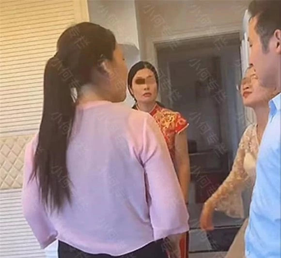 Bị bà bầu ngồi lên giường cưới, cô dâu nổi trận lôi đình - Hình 5 Bi ba bau ngoi len giuong cuoi, co dau noi tran loi dinh-Hinh-5