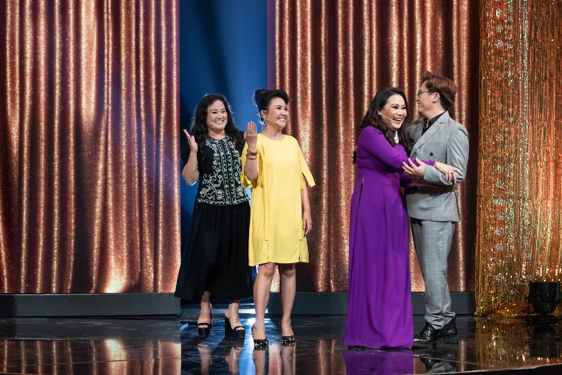 Gia toc noi tieng 4 doi theo nghe hat voi nhung vai dien vang son-Hinh-4