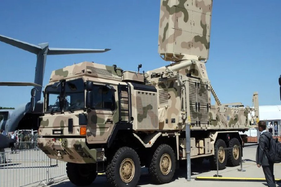  Hệ thống đối phó của Ka-52 bao gồm pháo sáng sẽ được phóng ra để gây nhầm lẫn thiết bị dẫn đường của tên lửa bám chùm laser. Pháo sáng sẽ tạo ra mục tiêu giả mà tên lửa có thể đi theo, thay vì bản thân chiếc trực thăng.