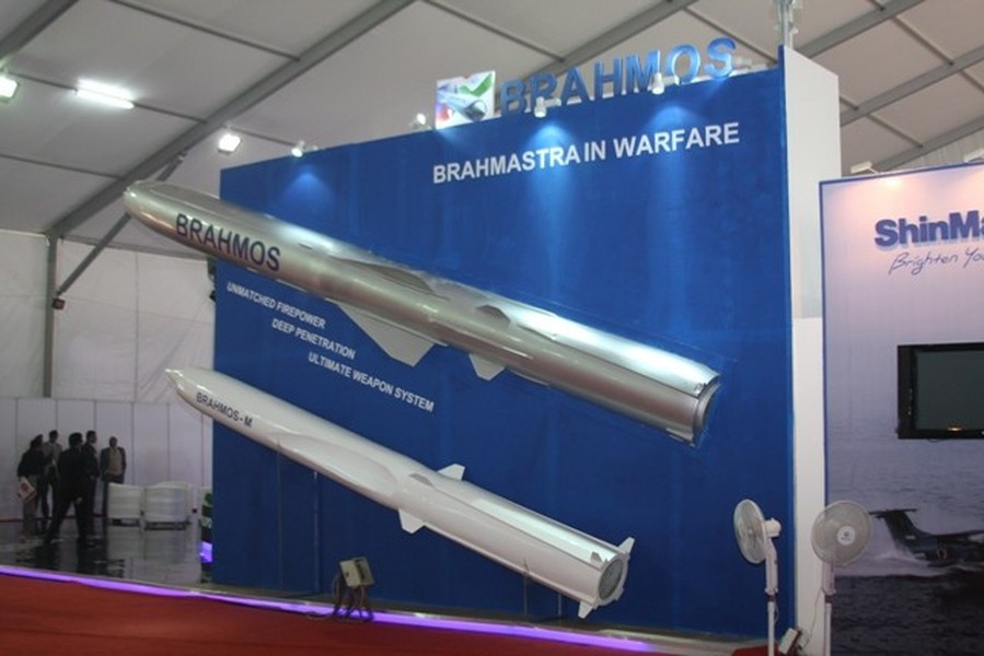 Nga có thể sử dụng BrahMos theo cách tương tự tên lửa P-800 Oniks - tiền thân của BrahMos ra đời từ thời Liên Xô. Mặc dù Oniks ban đầu được phát triển như một tên lửa chống hạm, nhưng nó đã được sử dụng để tấn công các mục tiêu trên bộ. 
