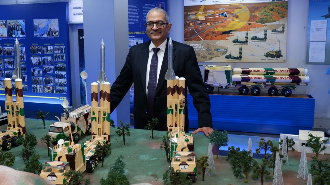 Theo ông Rahne, hiện tại Quân đội Nga không có loại vũ khí nào tương tự phiên bản BrahMos-A và BrahMos-M có thể triển khai từ máy bay tiêm kích chiến thuật.