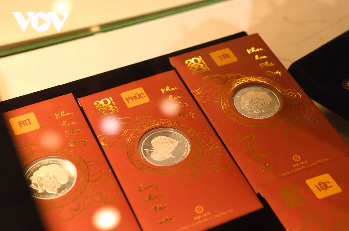 Bên cạnh các sản phẩm vàng, một số đơn vị còn tung ra các sản phẩm bằng bạc để đa dạng mặt hàng.