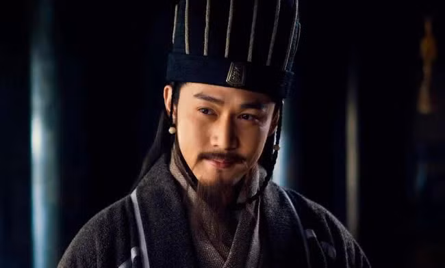 Tao Thao dung 2 tu nhin thau con nguoi Gia Cat Luong