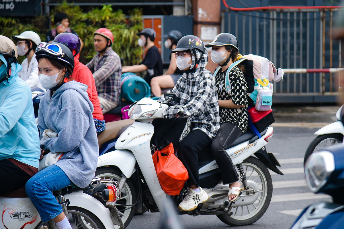 Trên các tuyến đường cửa ngõ như Giải Phóng, Ngọc Hồi tấp nập phương tiện di chuyển vào nội thành.