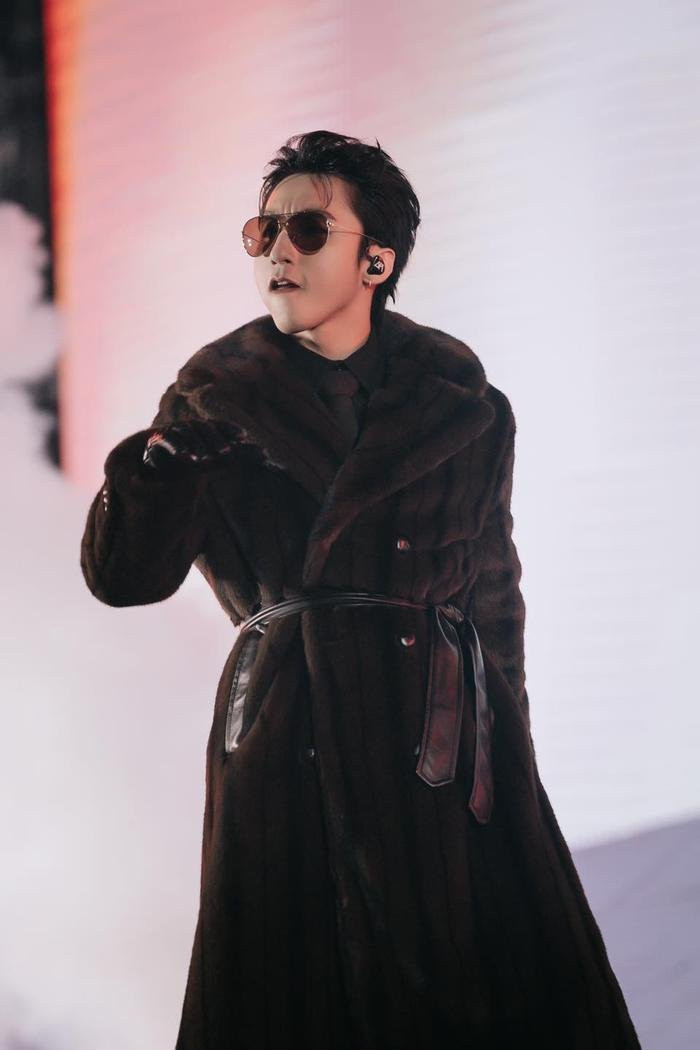 Sơn Tùng nhập hội 'chỉ theo dõi mình em' - Hình 15 Son Tung nhap hoi 'chi theo doi minh em'-Hinh-15