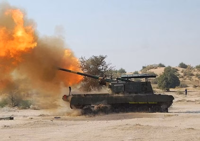 Bên cạnh đó, phiên bản Catapult Mk 2 cũng đã được trình diễn trên nền tảng xe tăng Arjun Mk 2 hiện đại hơn, mặc dù vậy nó vẫn chỉ tồn tại ở dạng nguyên mẫu.