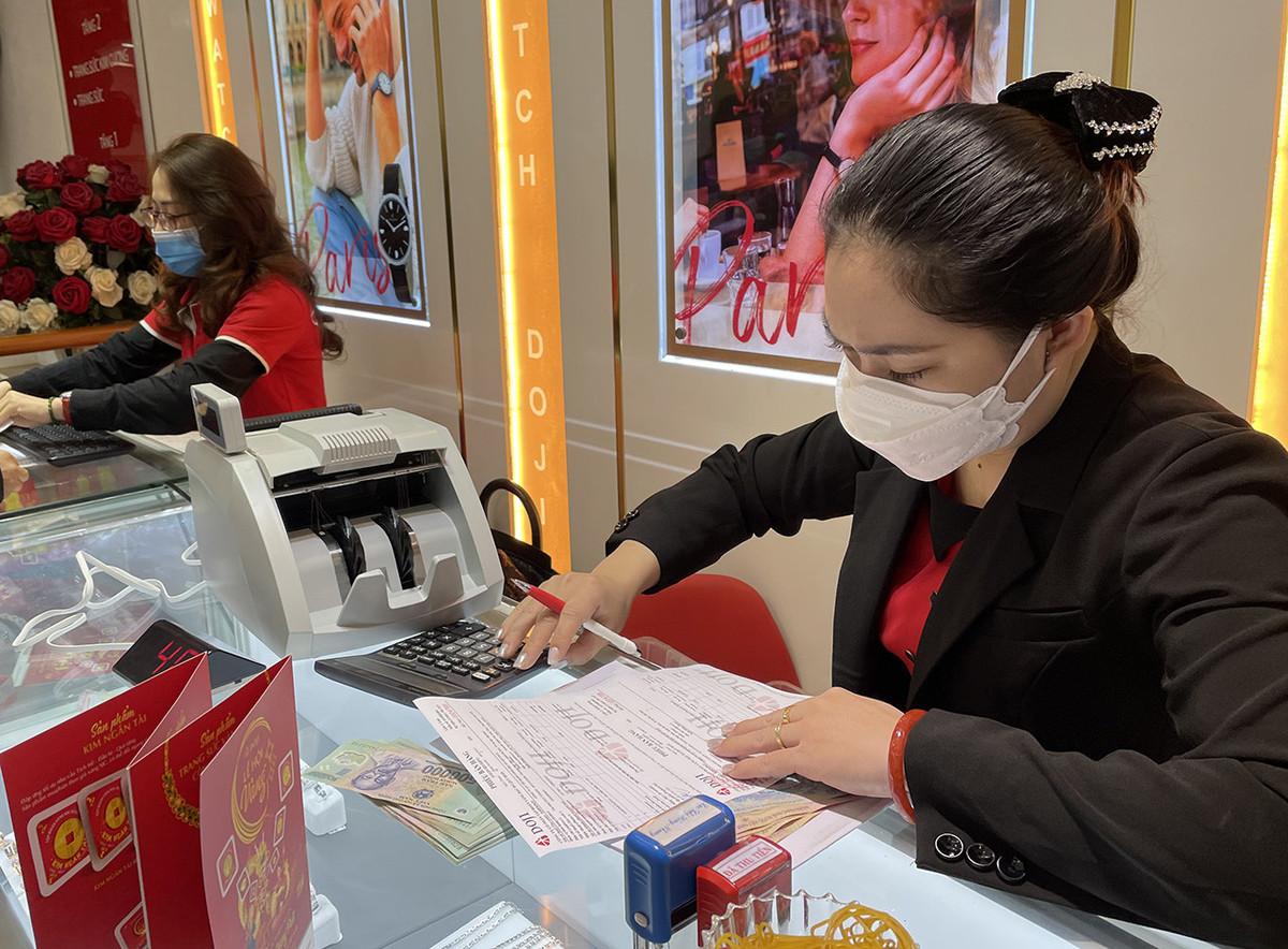 Gia vang hom nay 1/1: Nhieu tin hieu phuc hoi trong nam 2023-Hinh-2