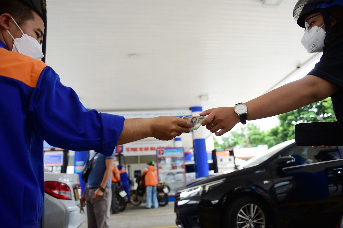 Giá xăng dầu tăng mạnh trong kỳ điều hành sớm 2 ngày Gia xang dau tang manh trong ky dieu hanh som 2 ngay