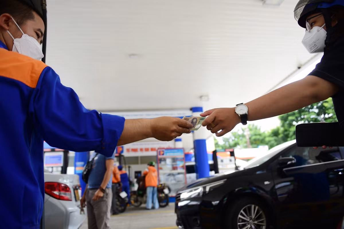 Giá xăng dầu tăng mạnh trong kỳ điều hành sớm 2 ngày Gia xang dau tang manh trong ky dieu hanh som 2 ngay