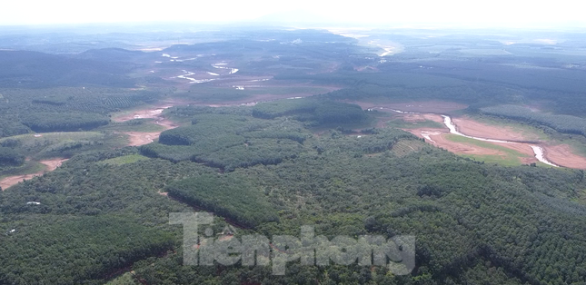 Công trình Thủy điện Thác Mơ được xây dựng trên dòng chính sông Bé thuộc địa phận thị xã Phước Long, huyện Bù Đăng và huyện Bù Gia Mập (Bình Phước).