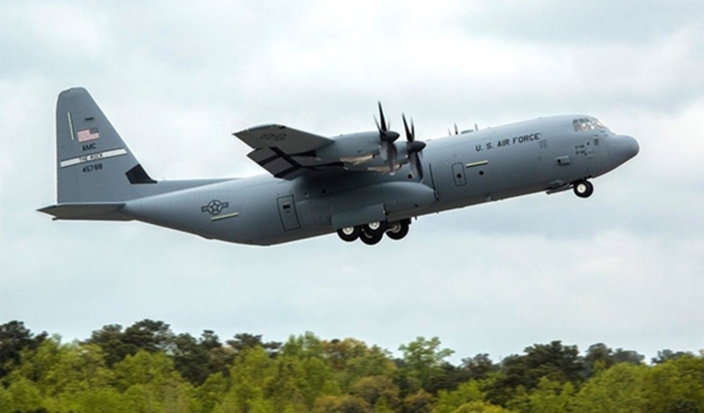  C-130J Super Hercules là mẫu sản xuất hiện tại của C-130 và phi đội toàn cầu gần đây đã vượt qua 2 triệu giờ bay. Hai mươi quốc gia trên thế giới đã chọn C-130J để hỗ trợ các nhu cầu không vận chiến thuật.